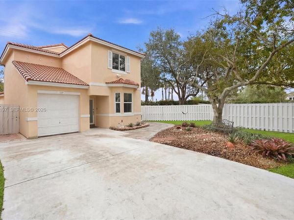 11201 Sunview Way, Cooper City, FL 33026