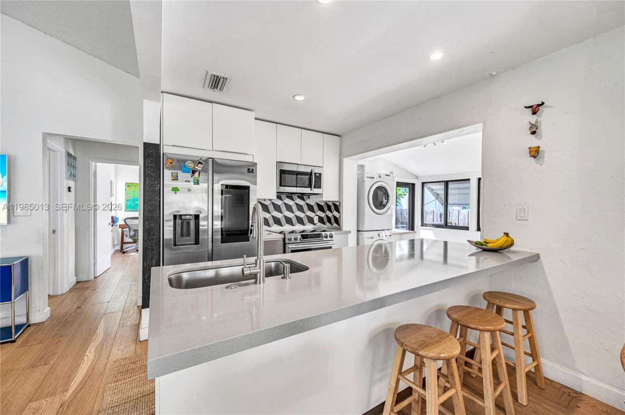 1240 SW 21st St , Miami, FL 33145 Photo