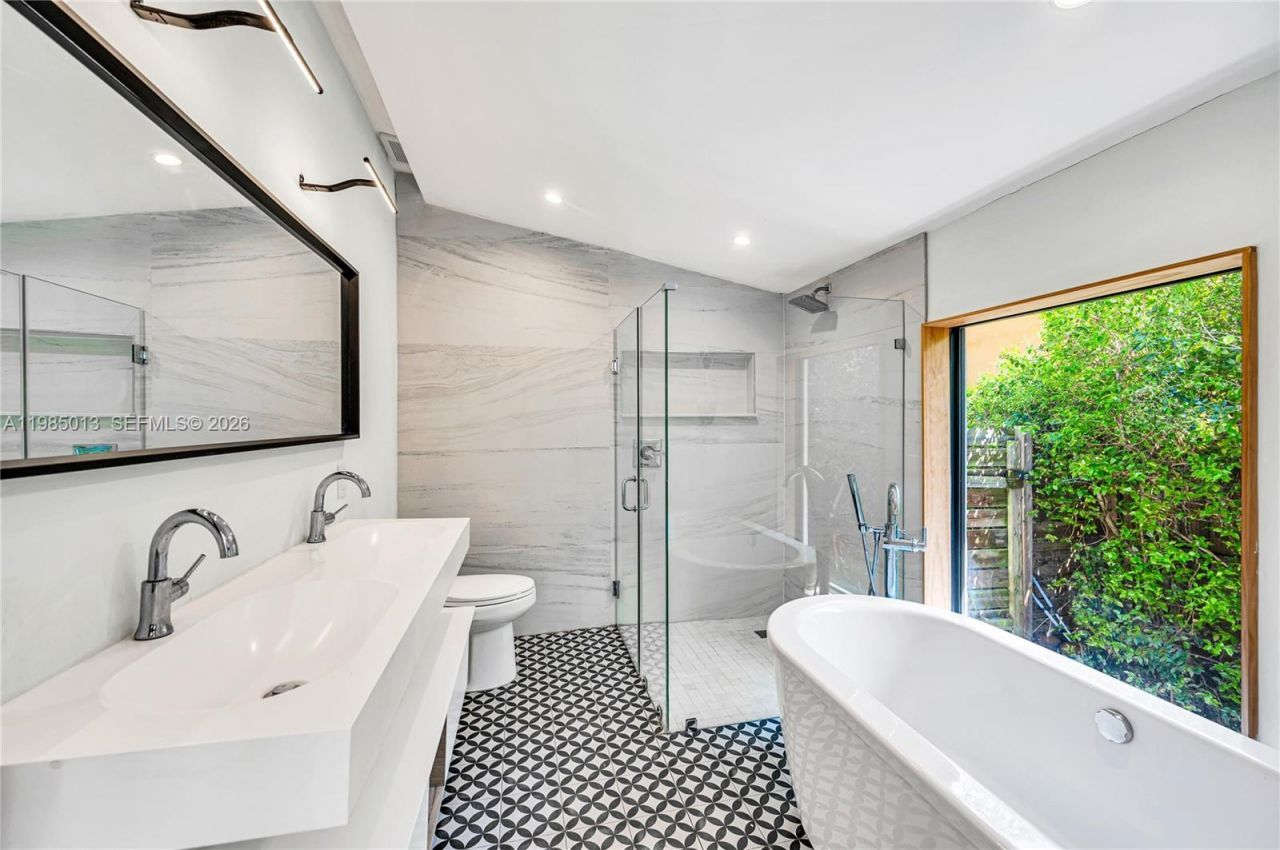 1240 SW 21st St , Miami, FL 33145 Photo