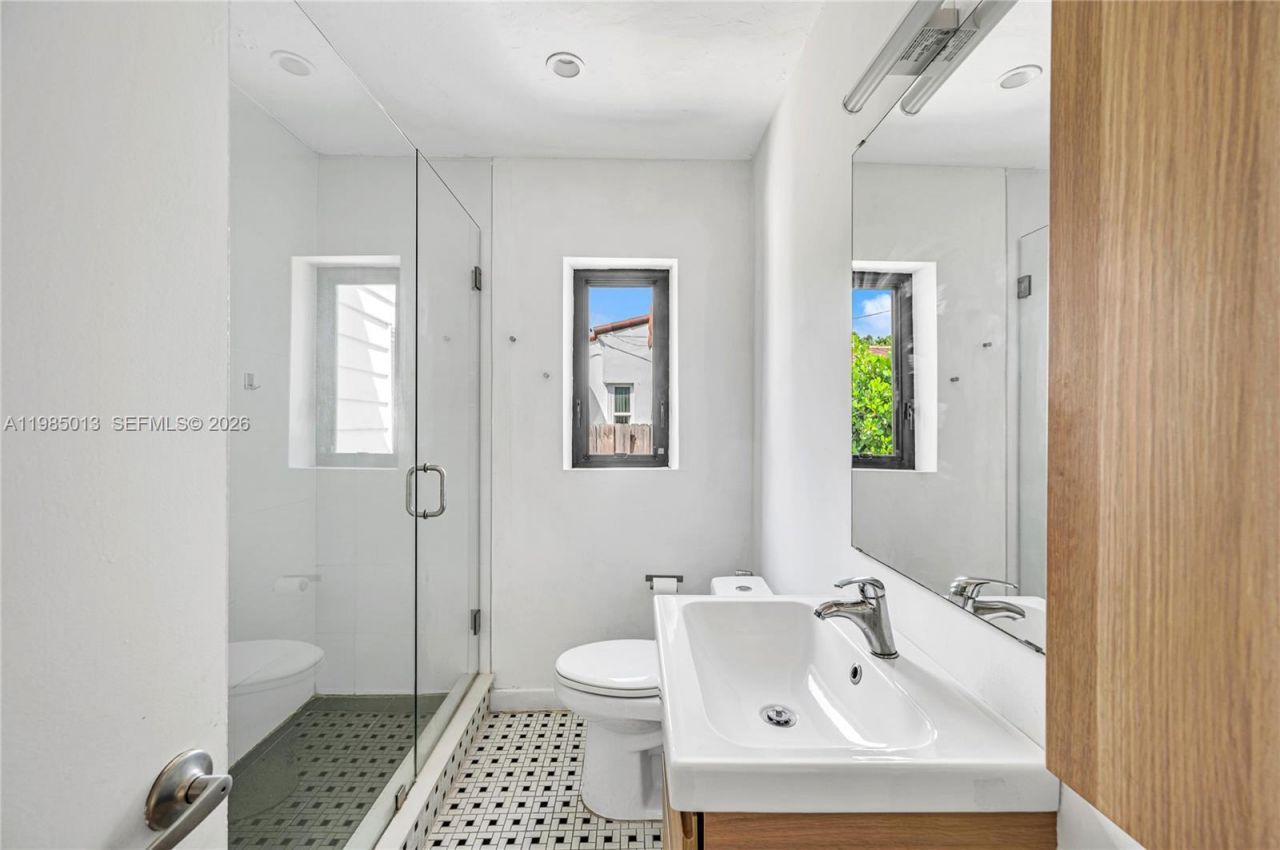 1240 SW 21st St , Miami, FL 33145 Photo