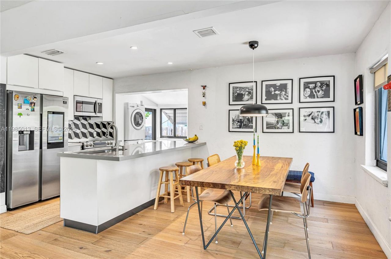 1240 SW 21st St , Miami, FL 33145 Photo