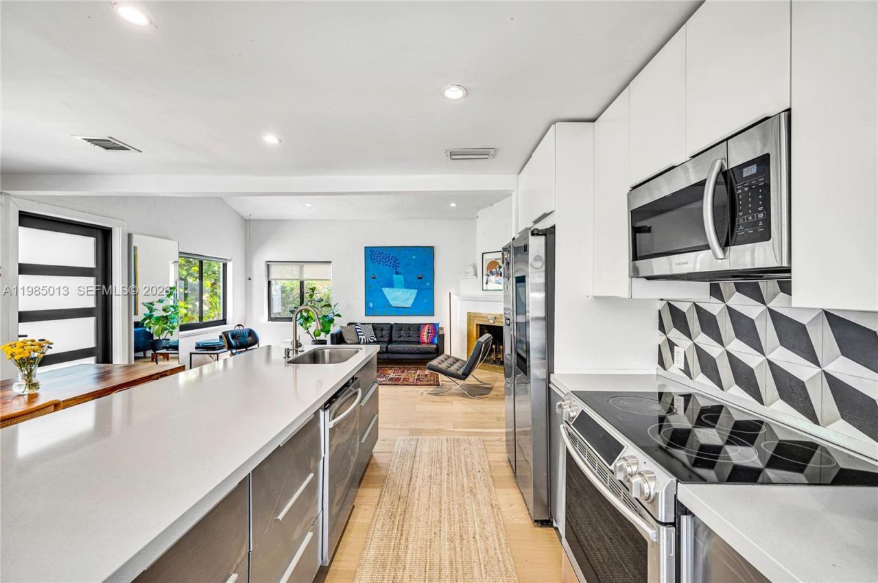 1240 SW 21st St , Miami, FL 33145 Photo