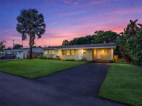 340 SE 4th St, Deerfield Beach, FL 33441