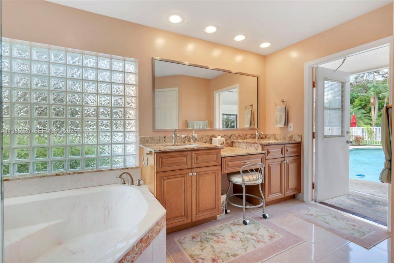 4927 NW 67th Ave, Lauderhill, FL 33319 Photo