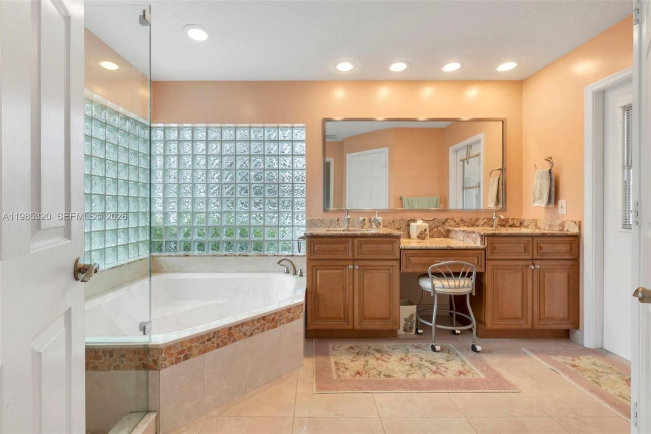 4927 NW 67th Ave, Lauderhill, FL 33319 Photo