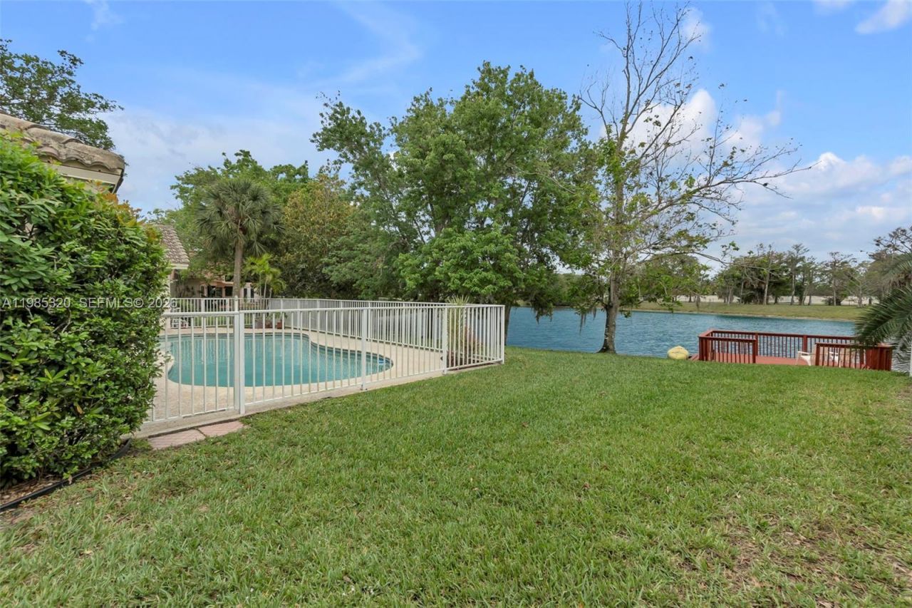 4927 NW 67th Ave, Lauderhill, FL 33319 Photo