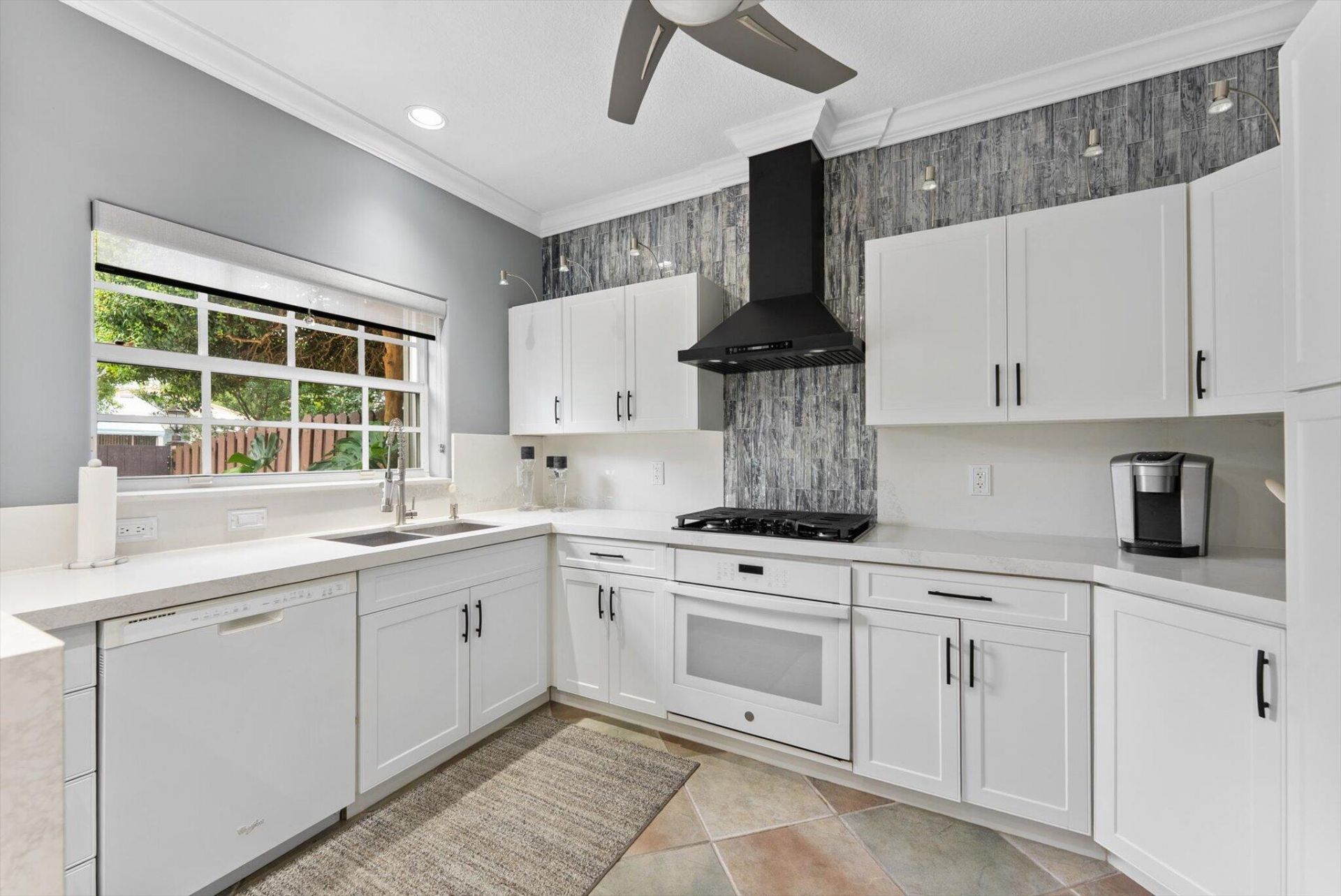 352 NE 7th Avenue, Fort Lauderdale, FL 33301 Photo