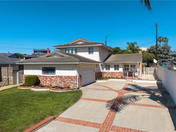 1135 Catalina Ave., Seal Beach, CA 90740