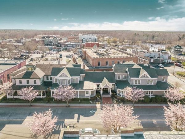 33 W 2nd Street , Riverhead, NY 11901