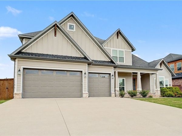 417 NE Royce Loop, Bentonville, AR 72712