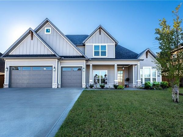 417 NE Royce Loop, Bentonville, AR 72712