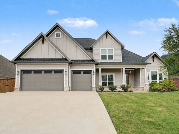 417 NE Royce Loop, Bentonville, AR 72712