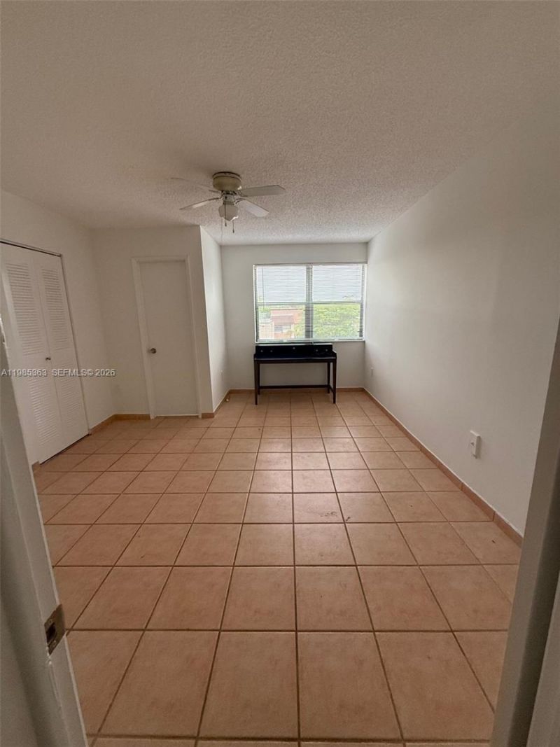 425 W Park Dr , Unit 9, Miami, FL 33172 Photo