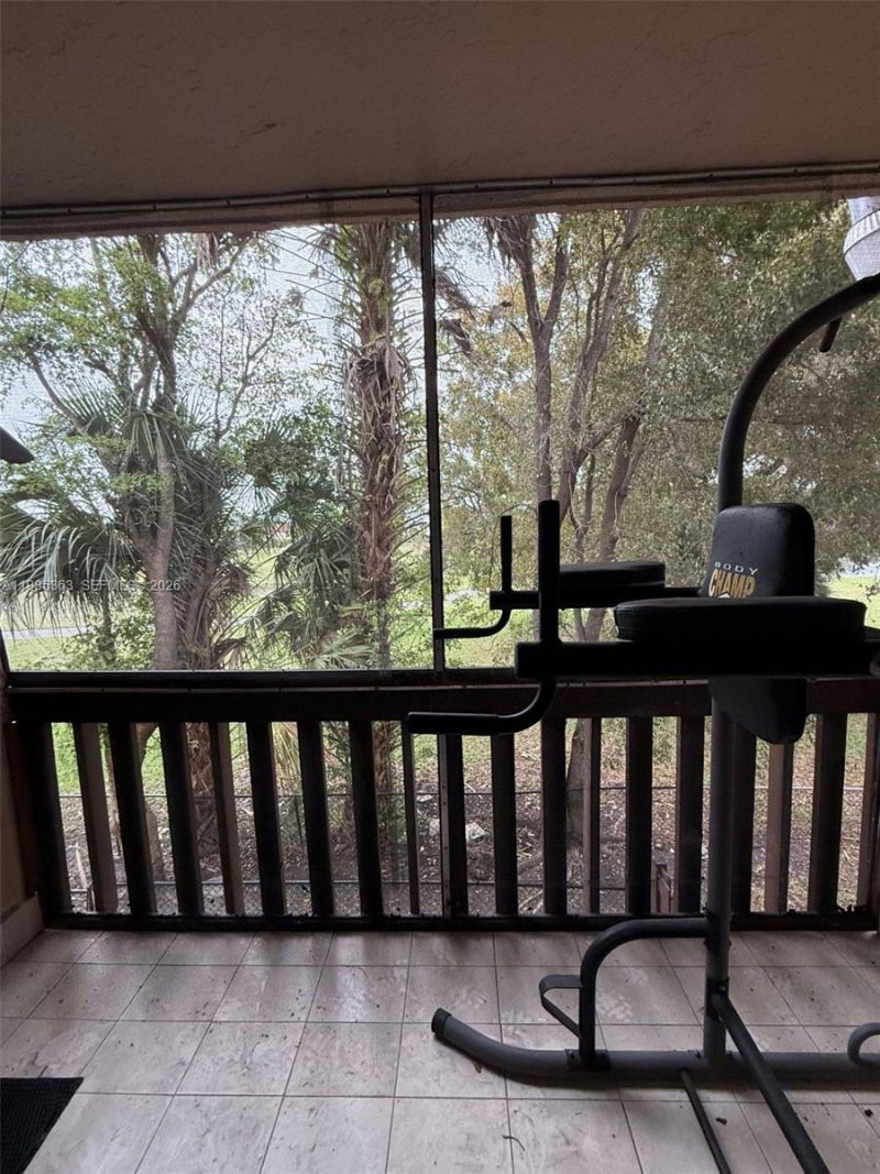 425 W Park Dr , Unit 9, Miami, FL 33172 Photo