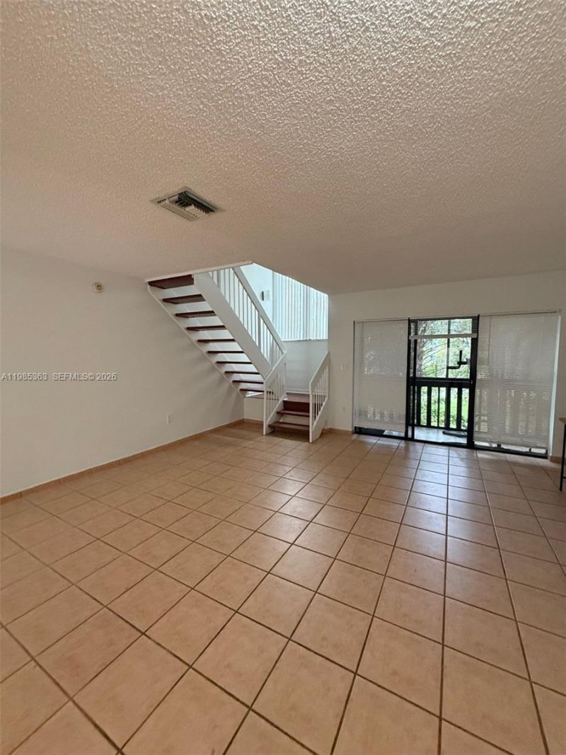 425 W Park Dr , Unit 9, Miami, FL 33172 Photo