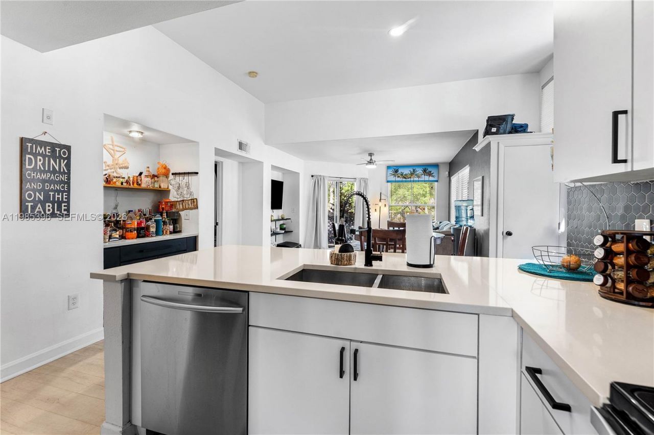 4759 Via Palm Lks , Unit 312, West Palm Beach, FL 33417 Photo