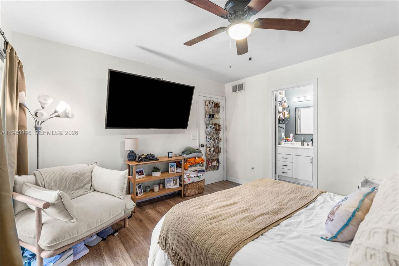 4759 Via Palm Lks , Unit 312, West Palm Beach, FL 33417 Photo