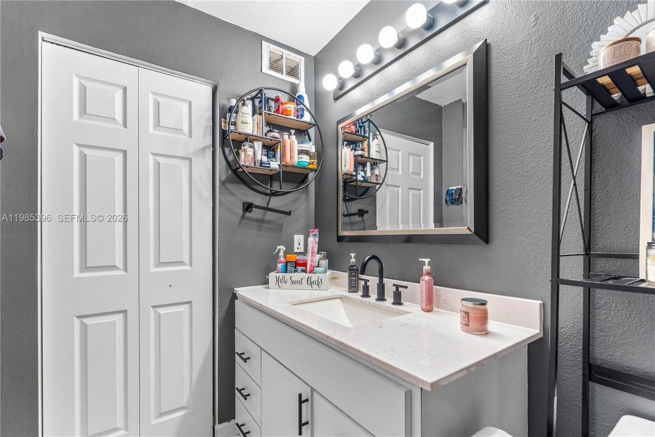 4759 Via Palm Lks , Unit 312, West Palm Beach, FL 33417 Photo