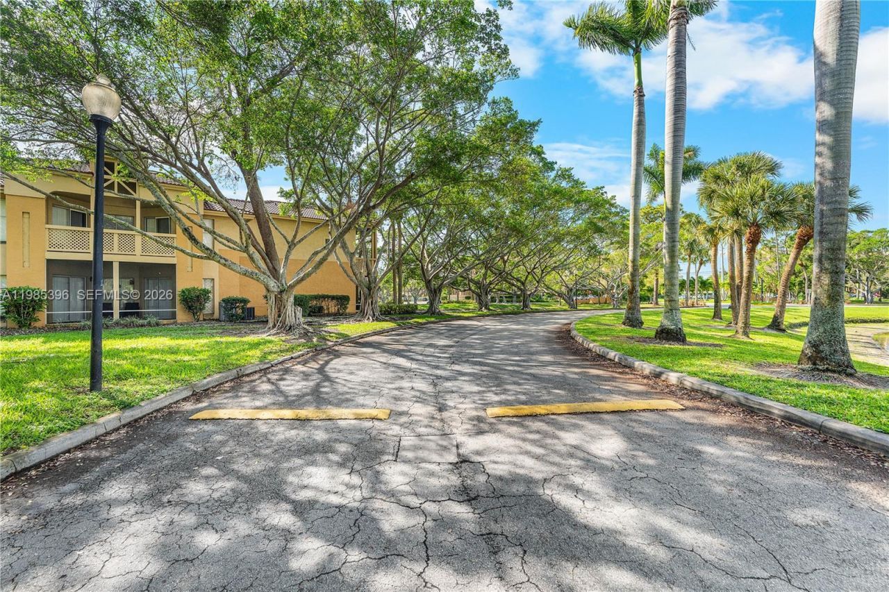 4759 Via Palm Lks , Unit 312, West Palm Beach, FL 33417 Photo