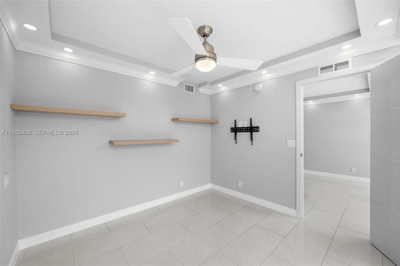 701 Three Islands Blvd , Unit 411, Hallandale Beach, FL 33009 Photo