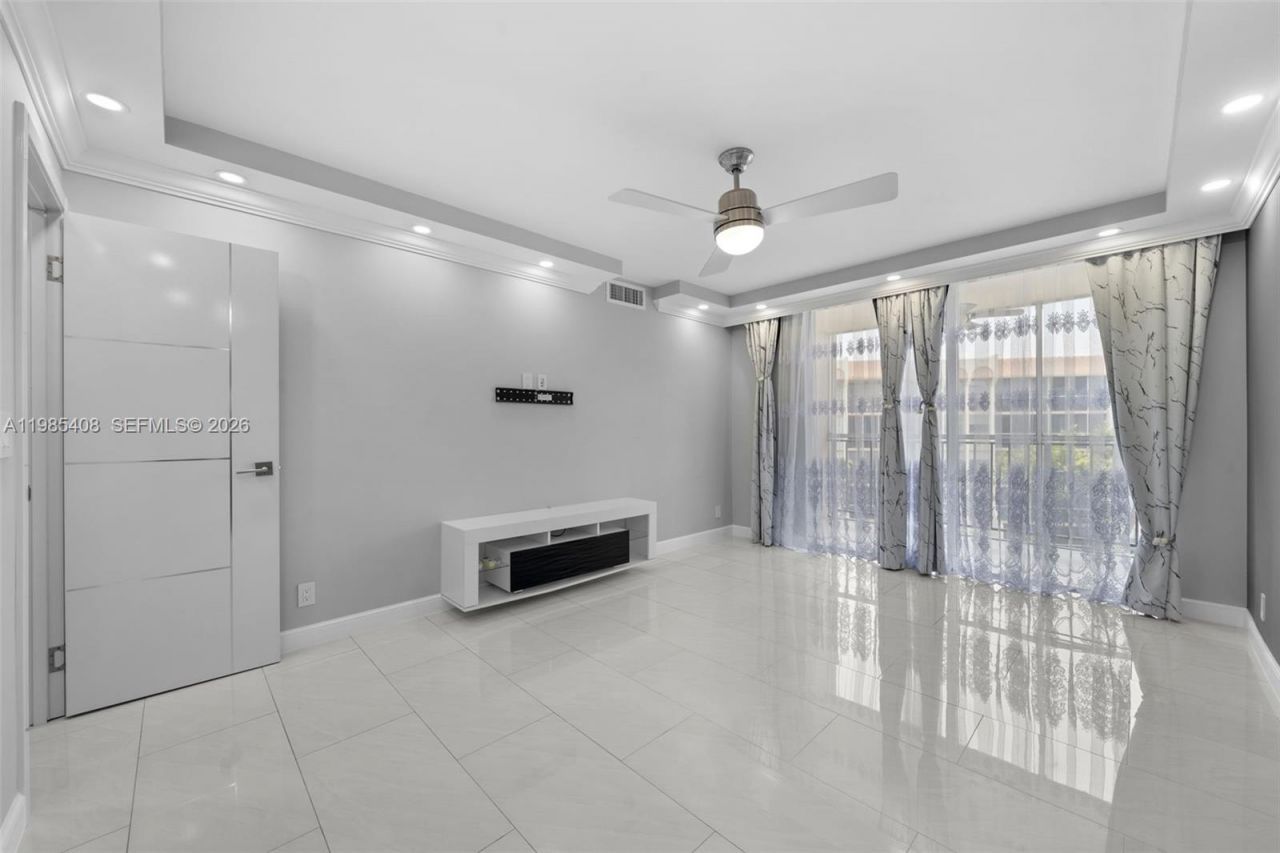 701 Three Islands Blvd , Unit 411, Hallandale Beach, FL 33009 Photo