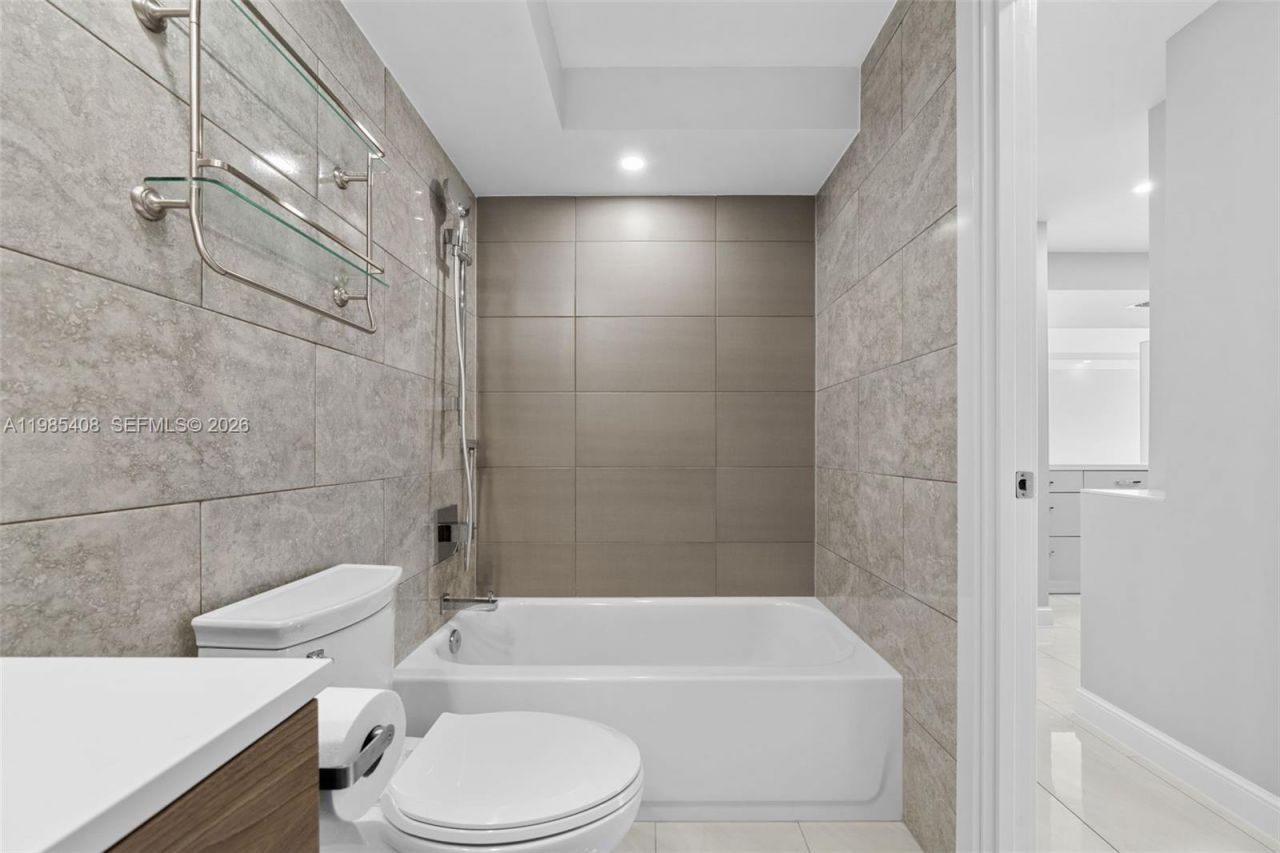 701 Three Islands Blvd , Unit 411, Hallandale Beach, FL 33009 Photo