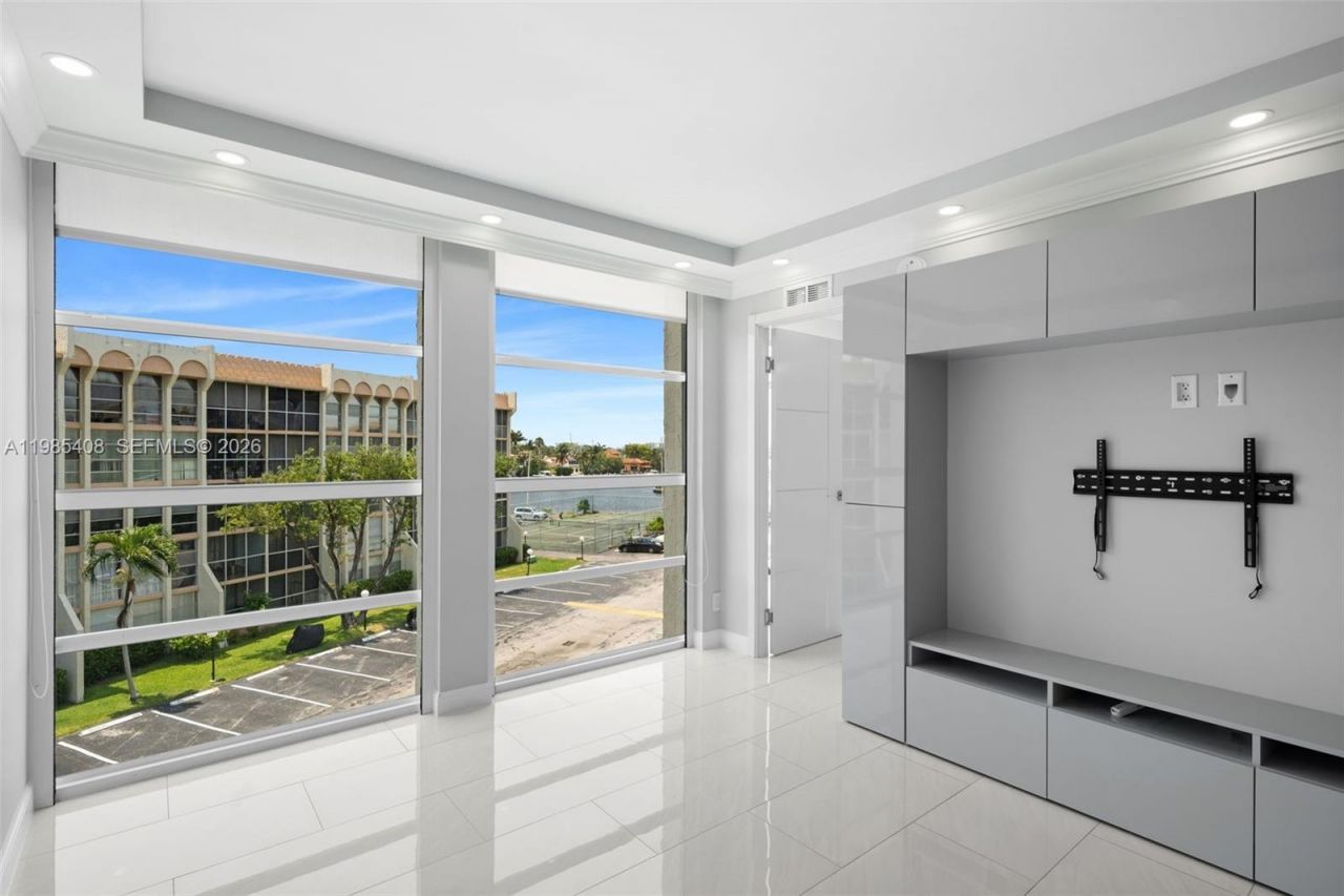 701 Three Islands Blvd , Unit 411, Hallandale Beach, FL 33009 Photo
