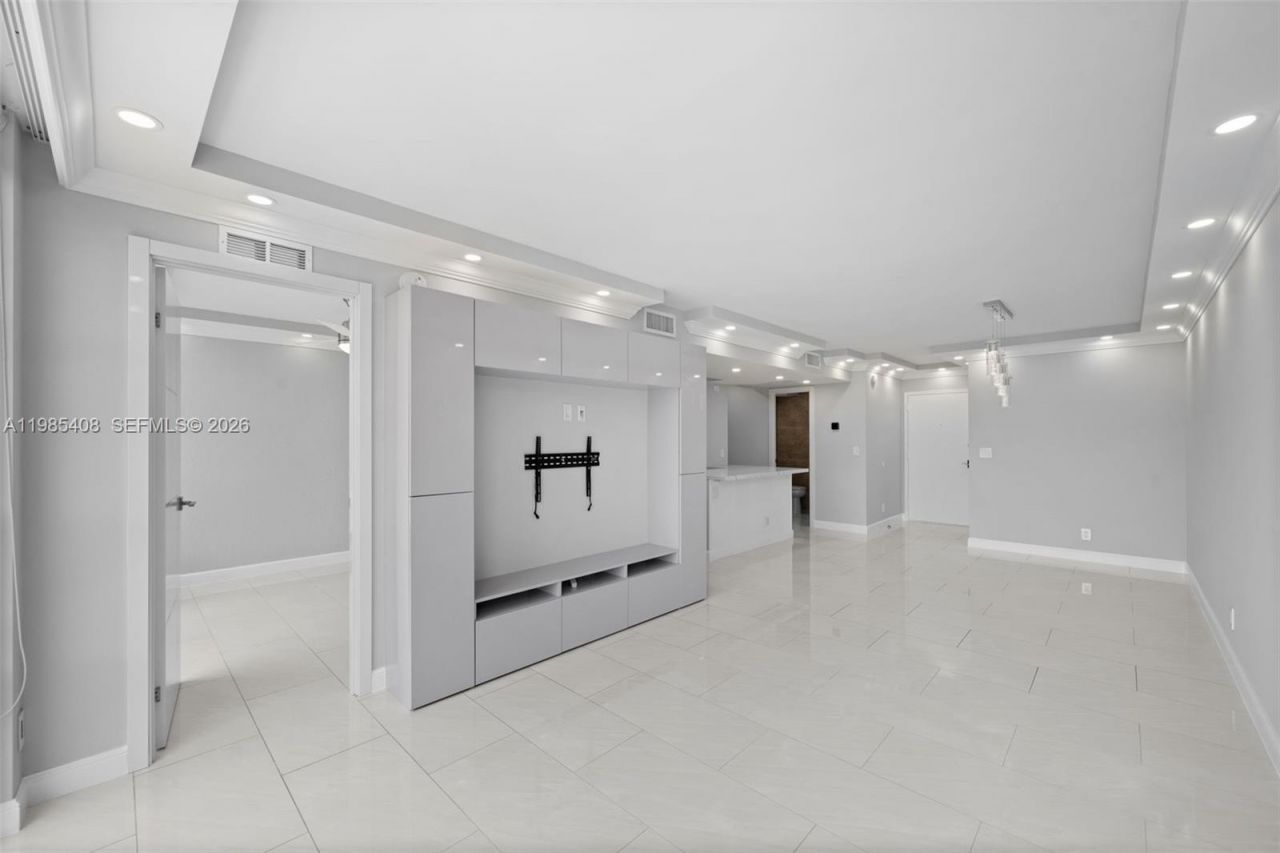 701 Three Islands Blvd , Unit 411, Hallandale Beach, FL 33009 Photo