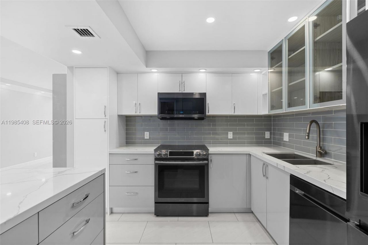 701 Three Islands Blvd , Unit 411, Hallandale Beach, FL 33009 Photo