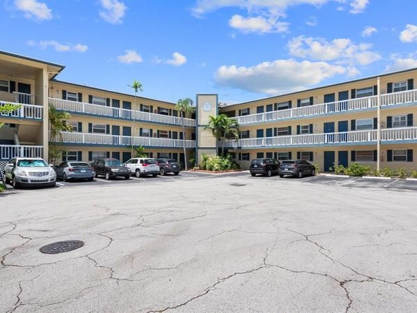 1400 NE 57th Court, Unit 207, Fort Lauderdale, FL 33334