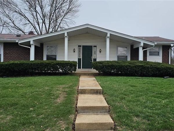11864 Featherwood Drive, St Louis, MO 63146