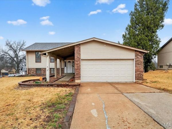 5227 Suntrail Drive, Black Jack, MO 63033