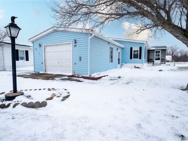 21 Golden Pond, Akron, NY 14001