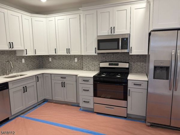 37 6Th St, Harrison, NJ 07029