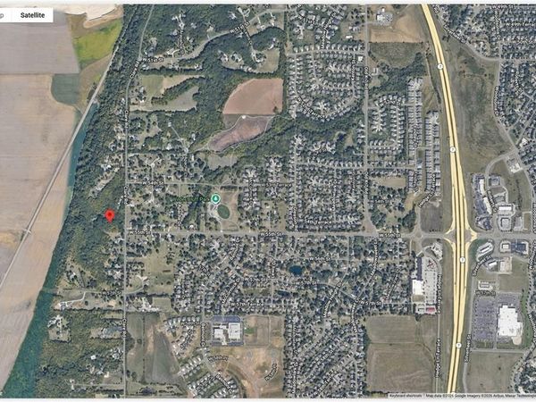 5460 Clare Road, Shawnee, KS 66226