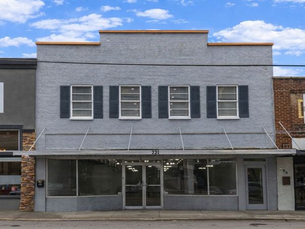 221 W Main St , Woodbury, TN 37190