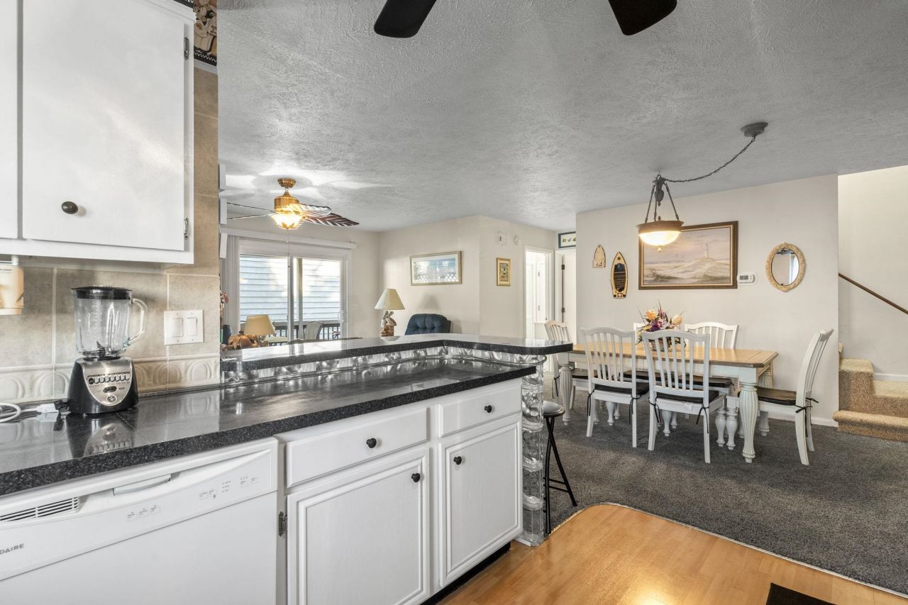 2707 Hillside Dr. S Photo 12