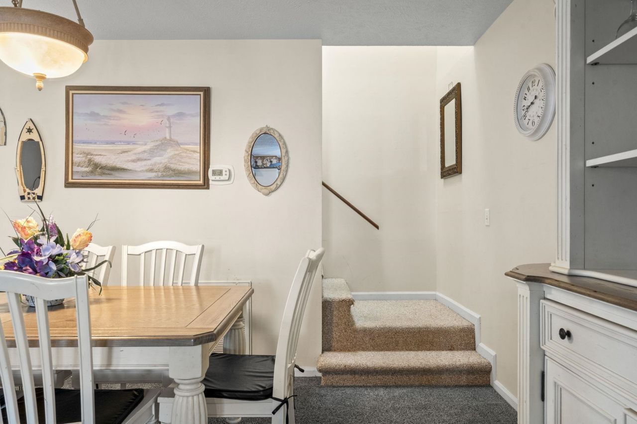 2707 Hillside Dr. S Photo 14