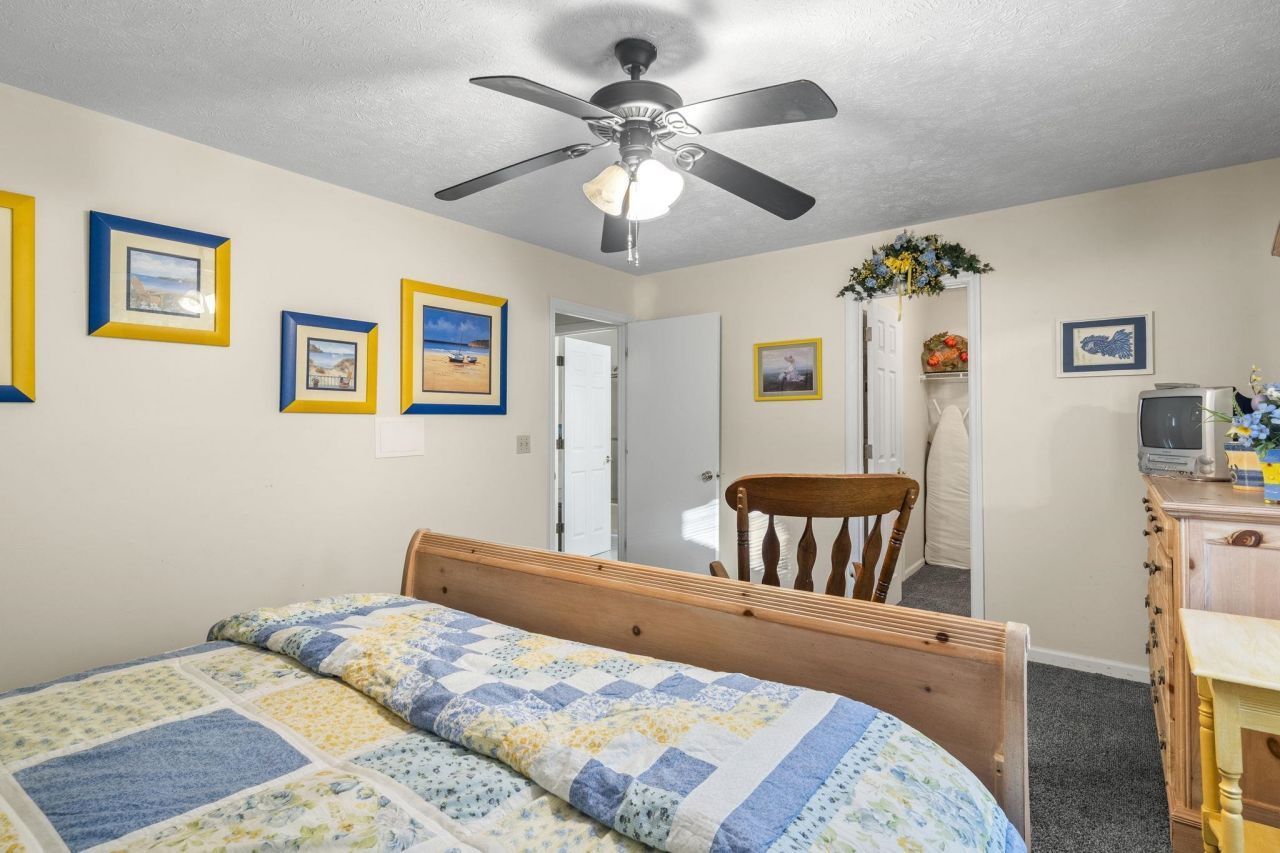 2707 Hillside Dr. S Photo 16