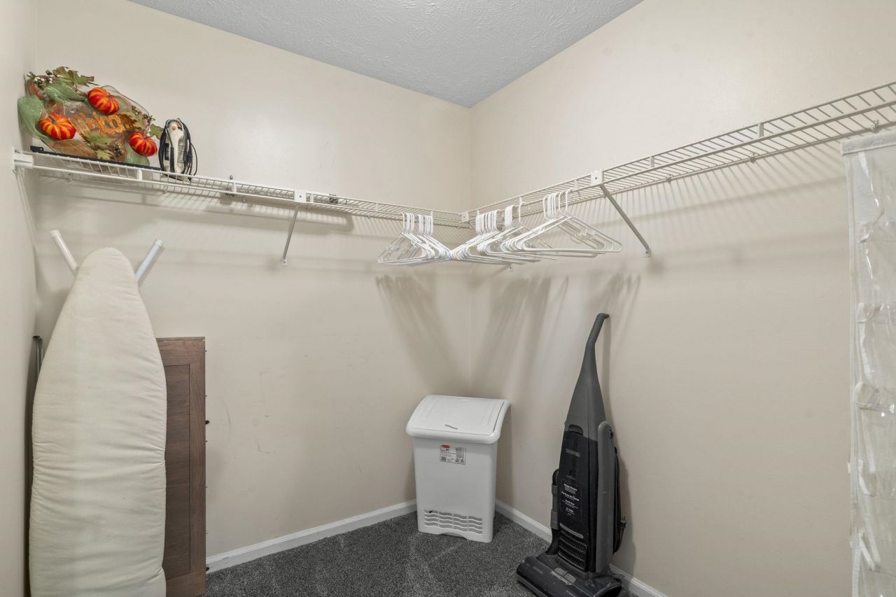 2707 Hillside Dr. S Photo 17