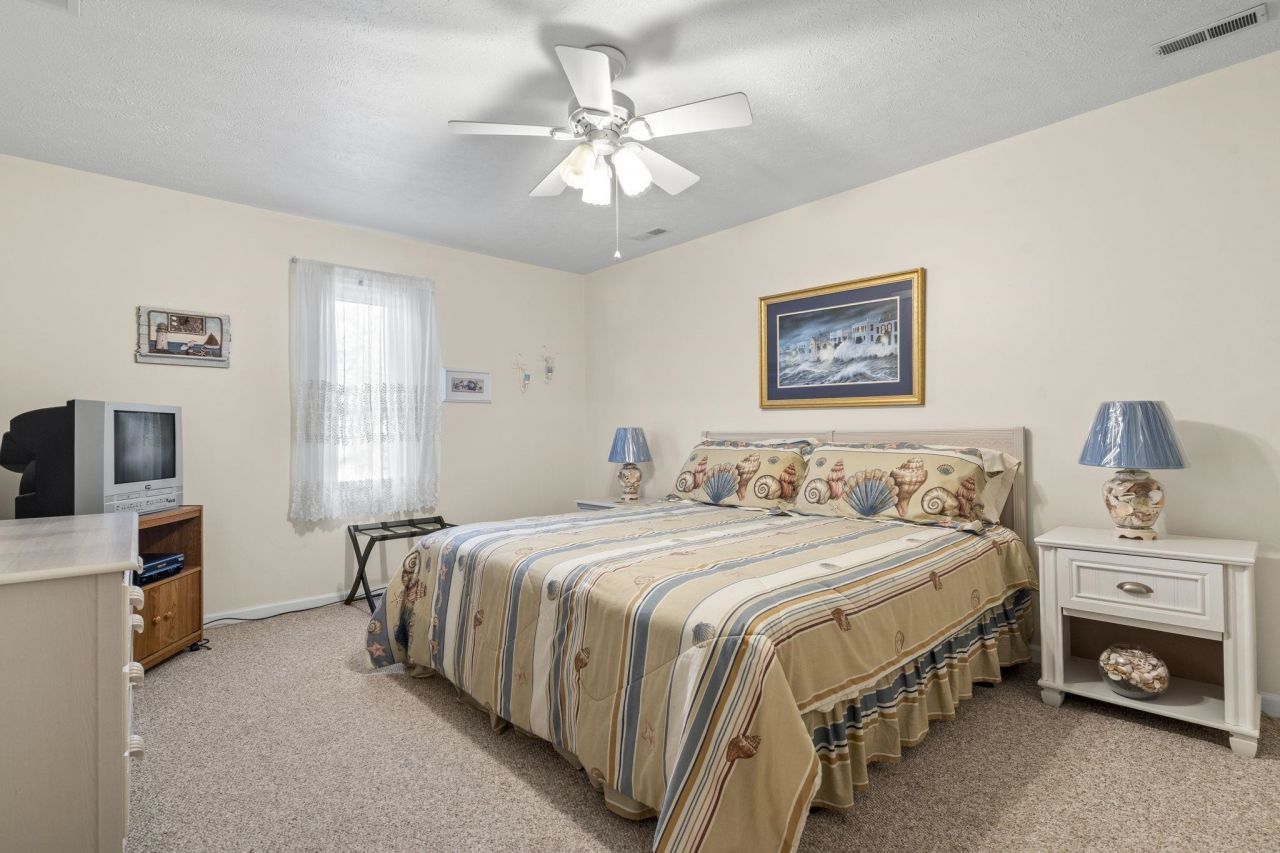 2707 Hillside Dr. S Photo 22