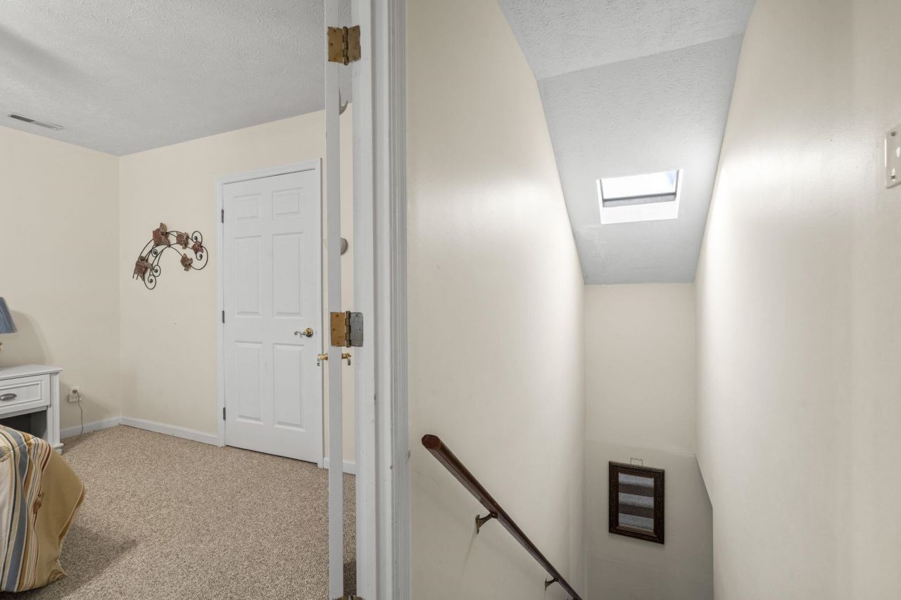 2707 Hillside Dr. S Photo 25