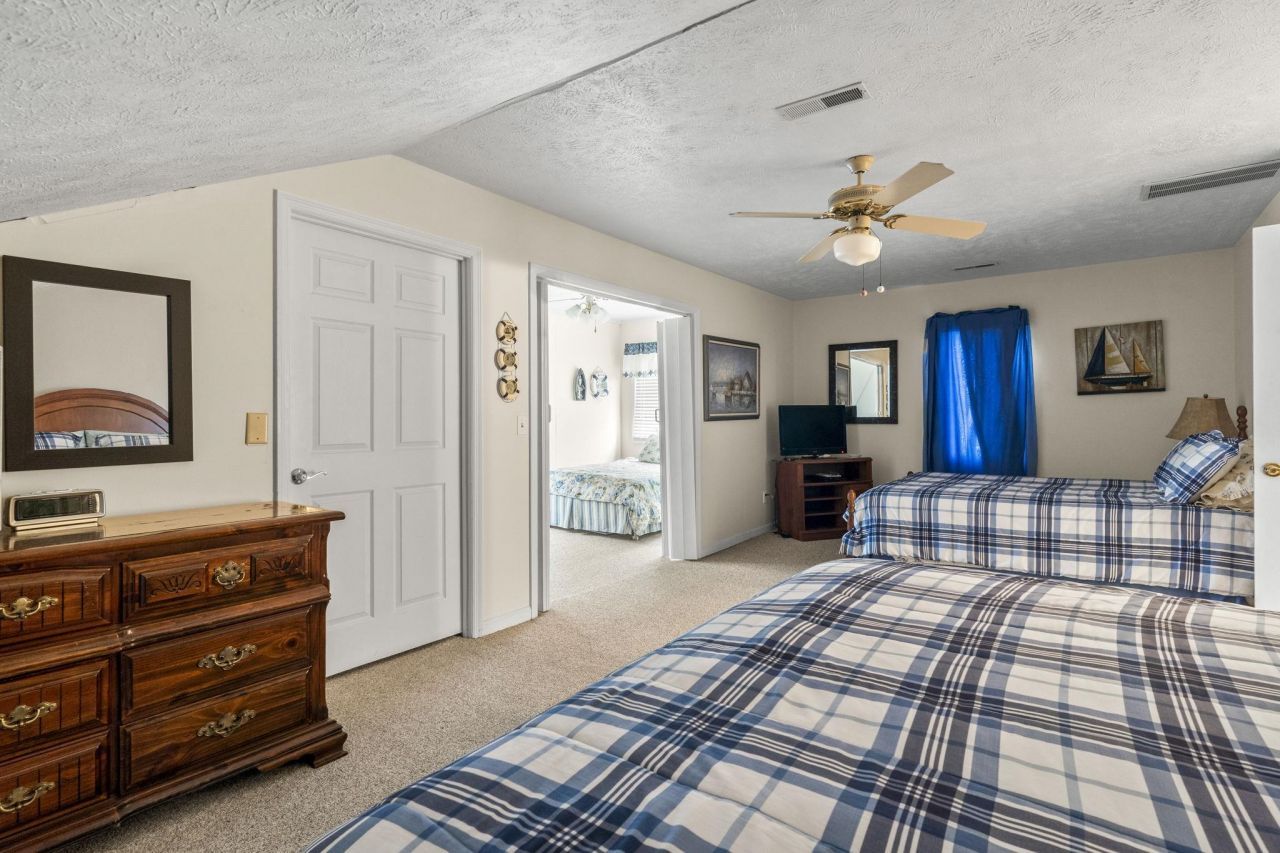 2707 Hillside Dr. S Photo 26