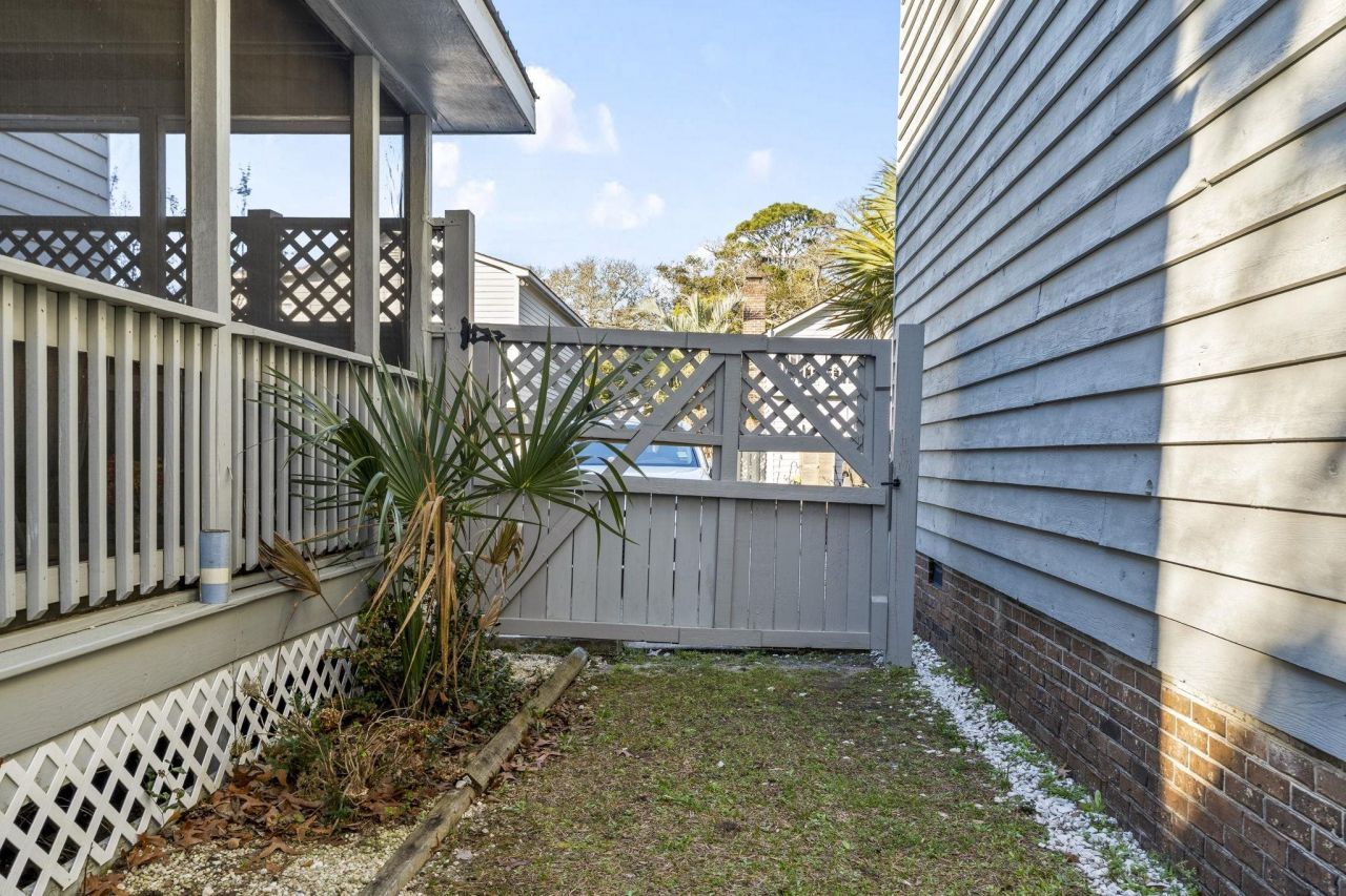 2707 Hillside Dr. S Photo 32