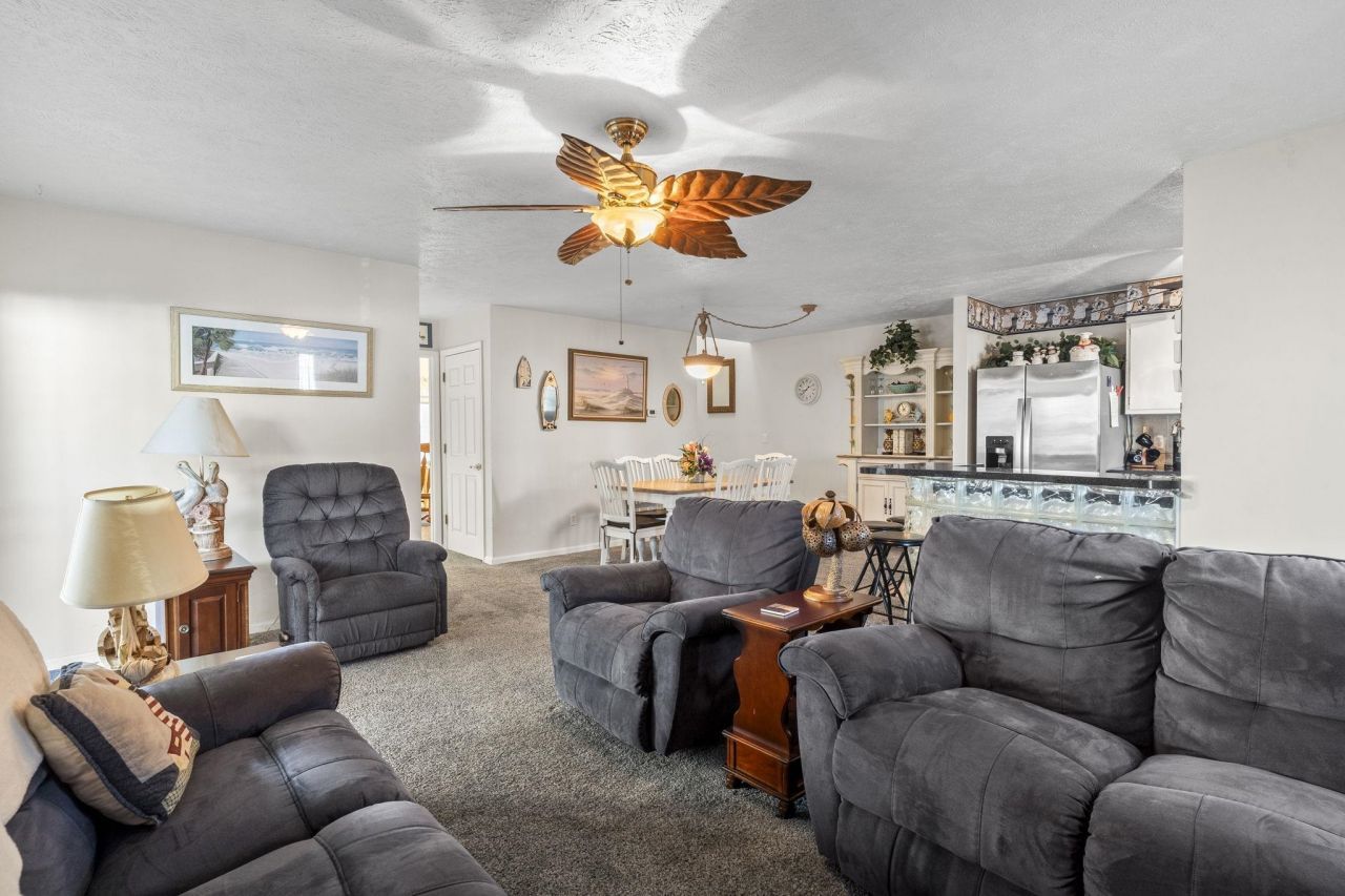 2707 Hillside Dr. S Photo 6