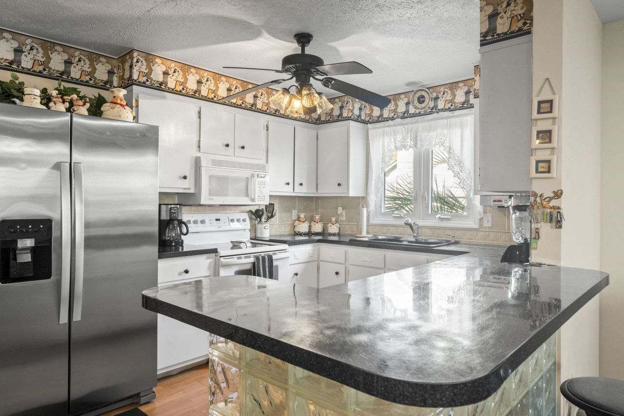 2707 Hillside Dr. S Photo 9