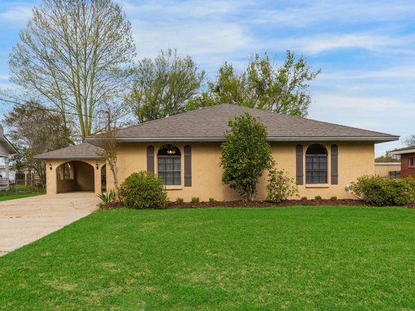 310 S Evangeline Street , New Iberia, LA 70560