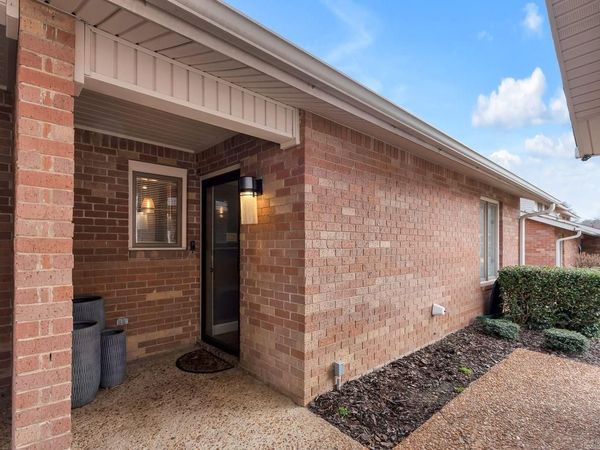 2733 Greenbriar Dr., Jonesboro, AR 72401