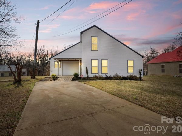 608 1/2 W Concord Street , Morganton, NC 28655