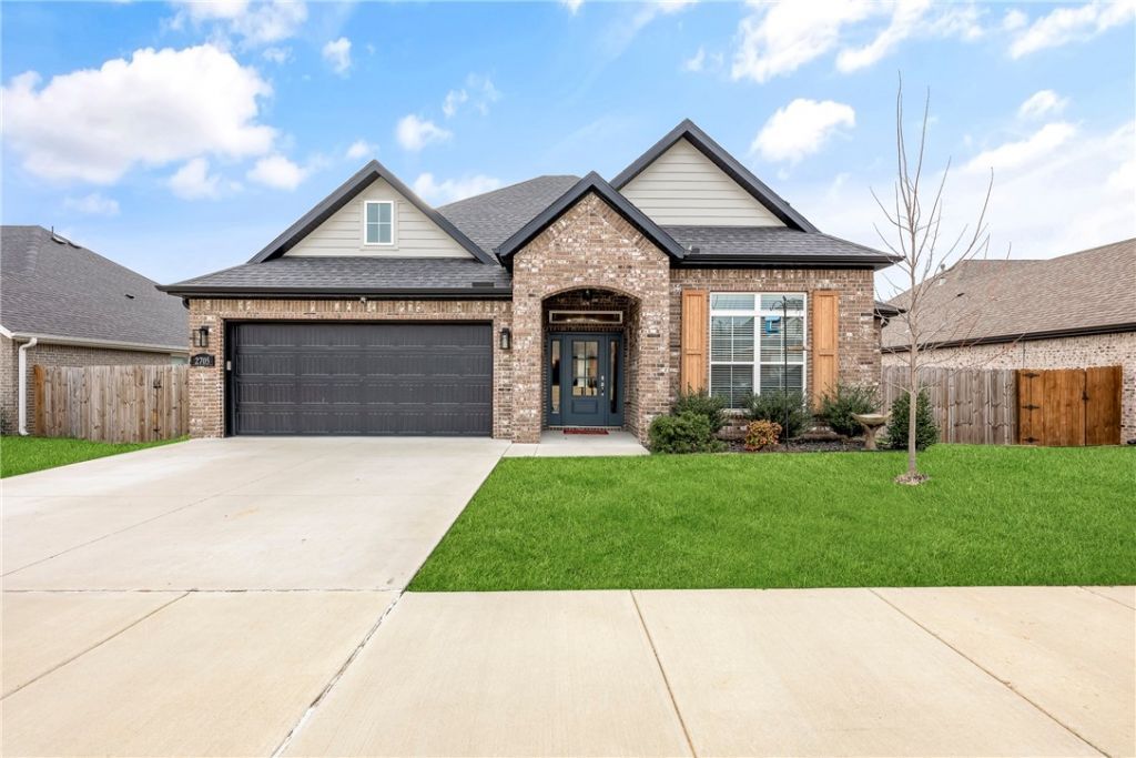 2705 S Angels Road, Fayetteville, AR 72701 Main Photo